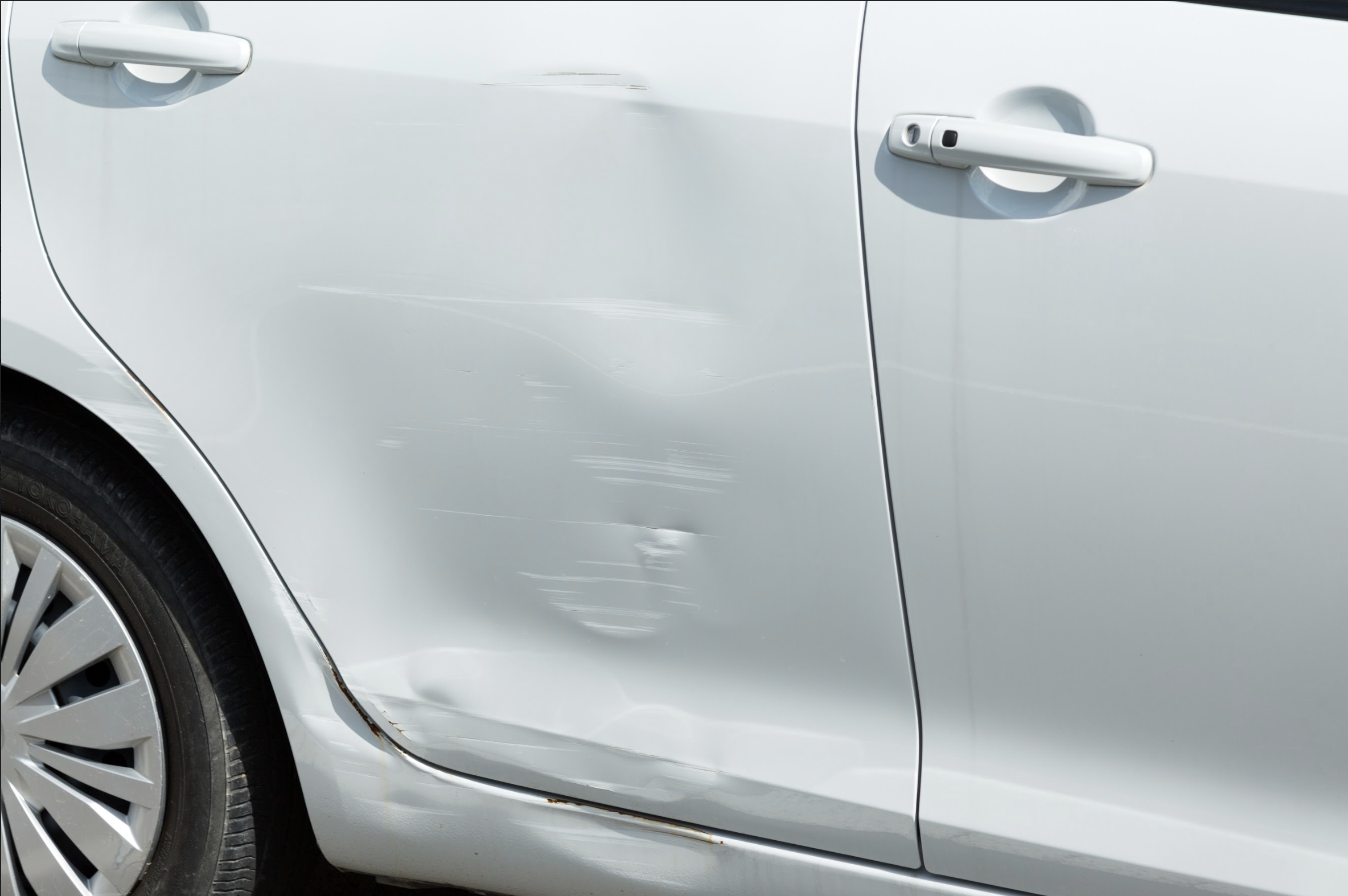 車の傷 凹みの修理ならボーラーズにご相談ください